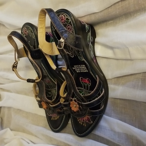 NWOT Unique Genuine leather Sandals - Picture 2 of 4